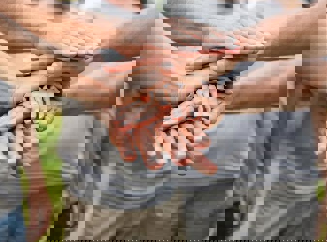 hands team building