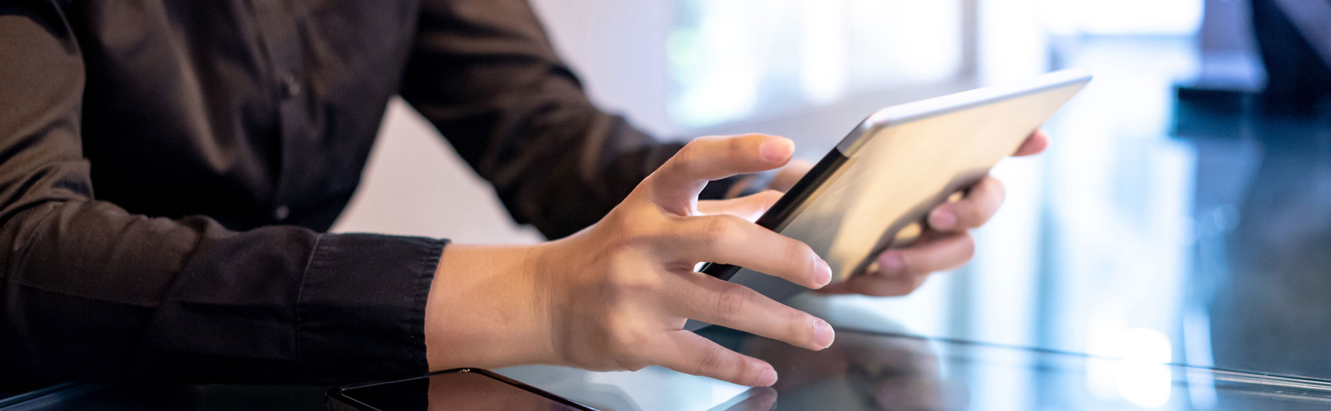 News Webinars Tablet